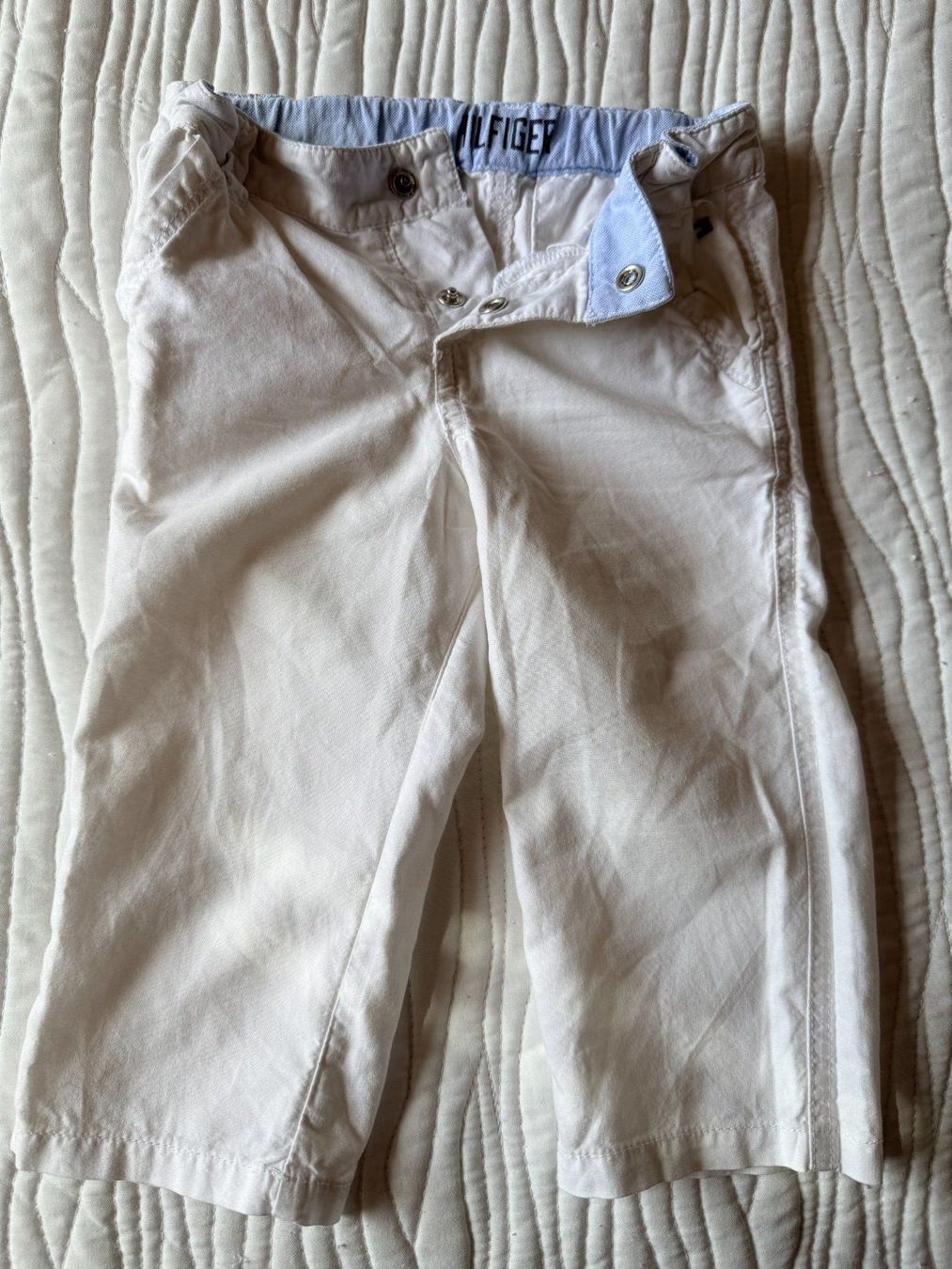 Tommy Hilfiger Pantaloni: Tommy Hilfiger Pantalon Bébé Blanc Taille 74 – Usato da Attalens venduto da LabelsPrives