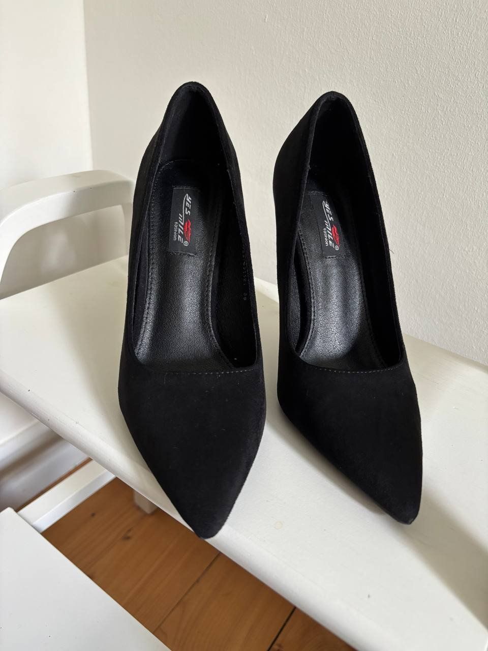 Scarpe da donna: Schwarze Wildleder Pumps – Nuovo (secondo la descrizione) da Bern venduto da ViksiBash 1