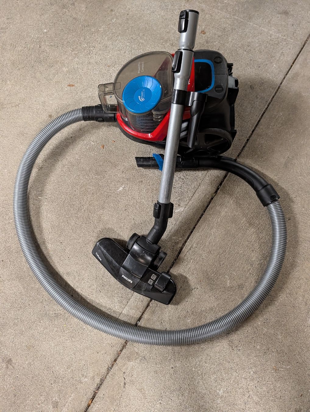 Philips Aspirateurs & Accessoires: Staubsauger Philips PowerPro Compact rot gebraucht – D'occasion à Oberglatt ZH par LR1989 2