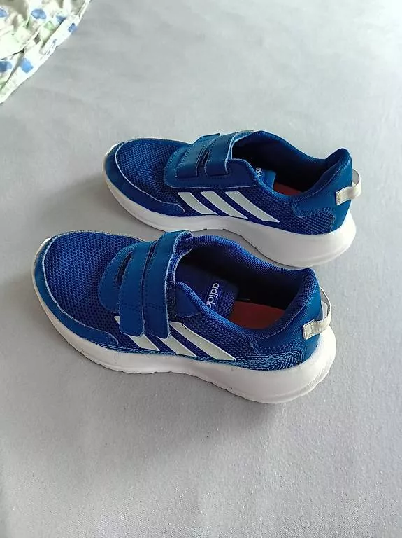 Scarpe per ragazzi: Adidas Hallenschuhe 32 – Usato da Leuzigen venduto da Loop_t