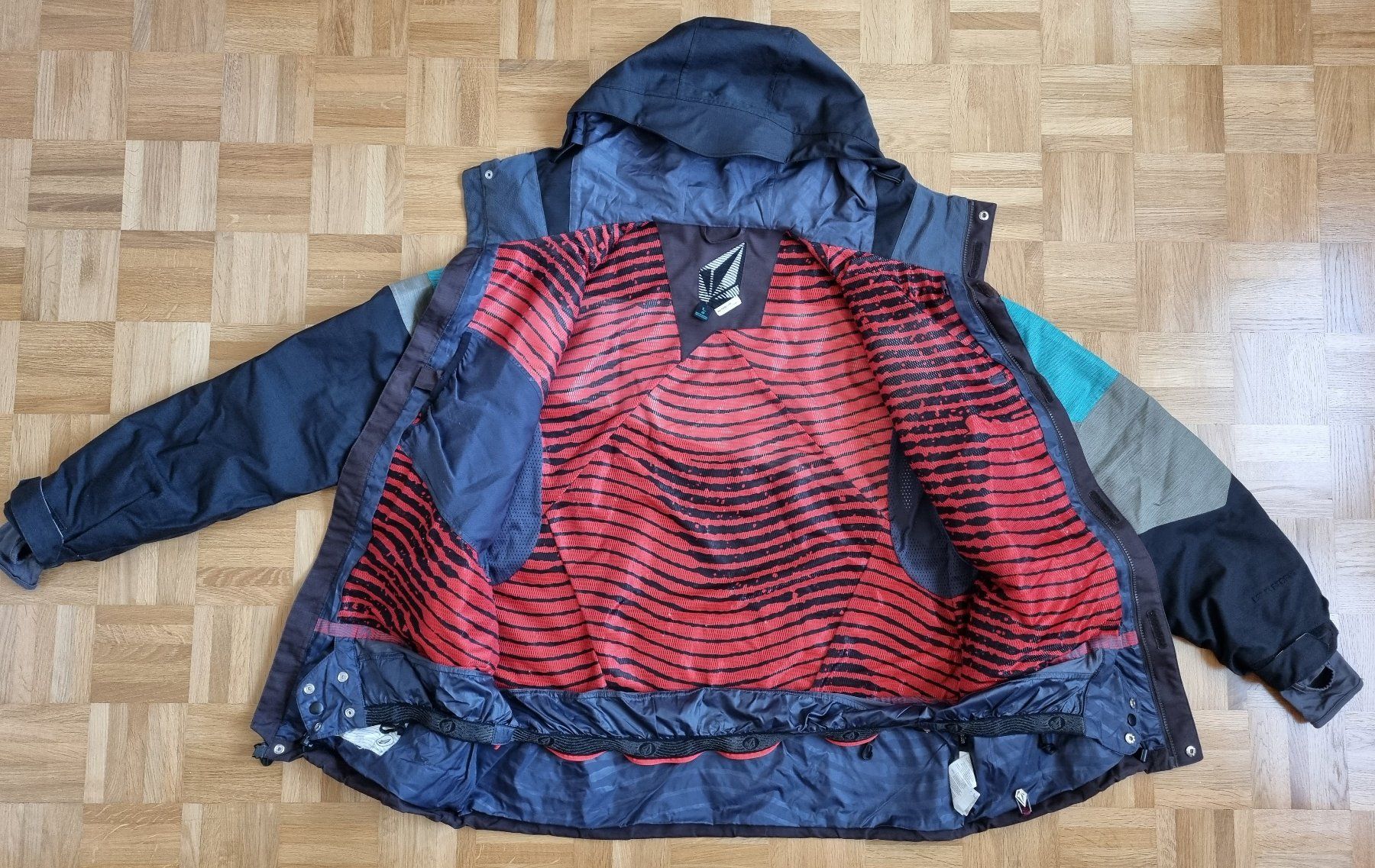 Volcom Giacche: Volcom Herren-Snowboardjacke, Grösse L – Usato da Schliern b. Köniz venduto da hirondelle276 5