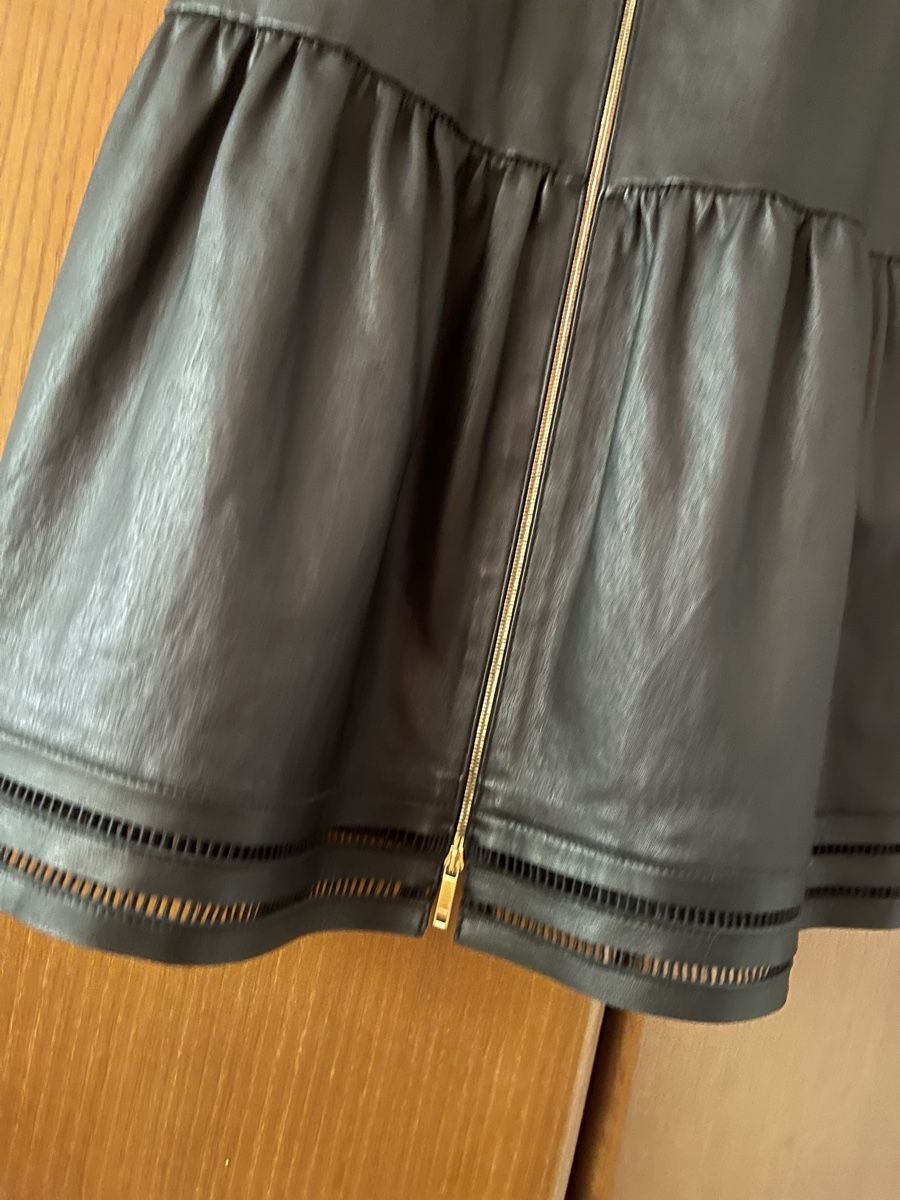 Vestiti: ärmelloses Kunstleder Kleid mit Reissverschluss – Nuovo (secondo la descrizione) da Schmerikon venduto da Jumendes10 2