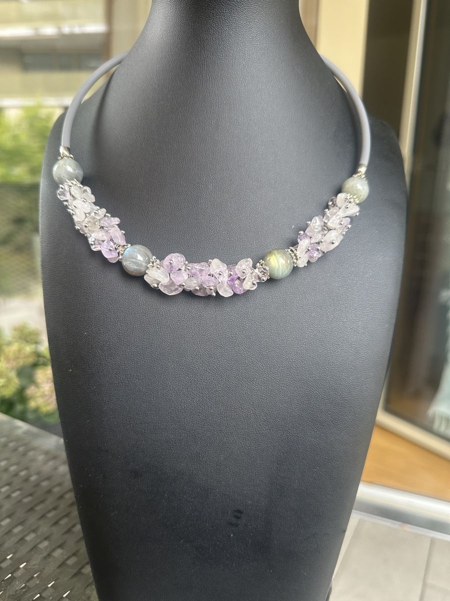 Catenine: Choker mit Lavendel Amethyst und Labrador  – Nuovo e nell'imballaggio originale da Kriens venduto da Hortensie6 1