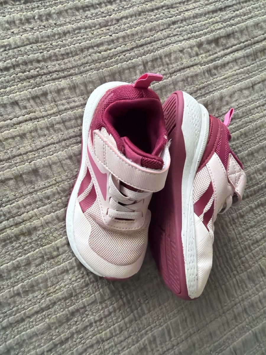 Reebok Scarpe per ragazze: Reebok Turnschuhe Gr. 27 – Usato da Oftringen venduto da LikeiT