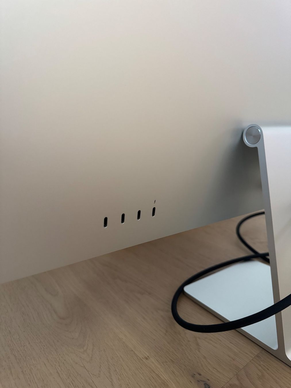 Apple Monitor: Apple Studio Display 27" Standard Glass – Usato da Bern venduto da user_egghz2 3