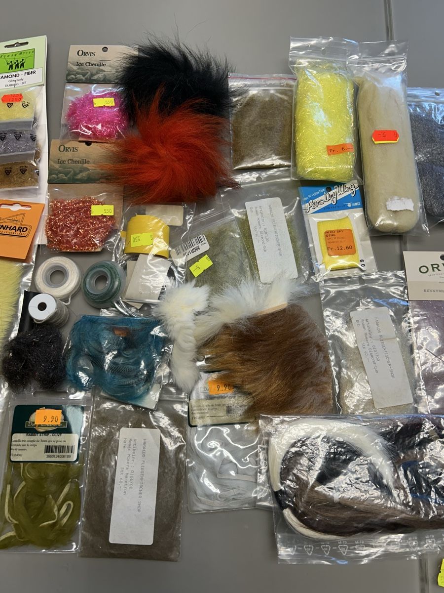 Esche: Diverses Fliegenbindematerial – Usato da Grenchen venduto da immensum 2