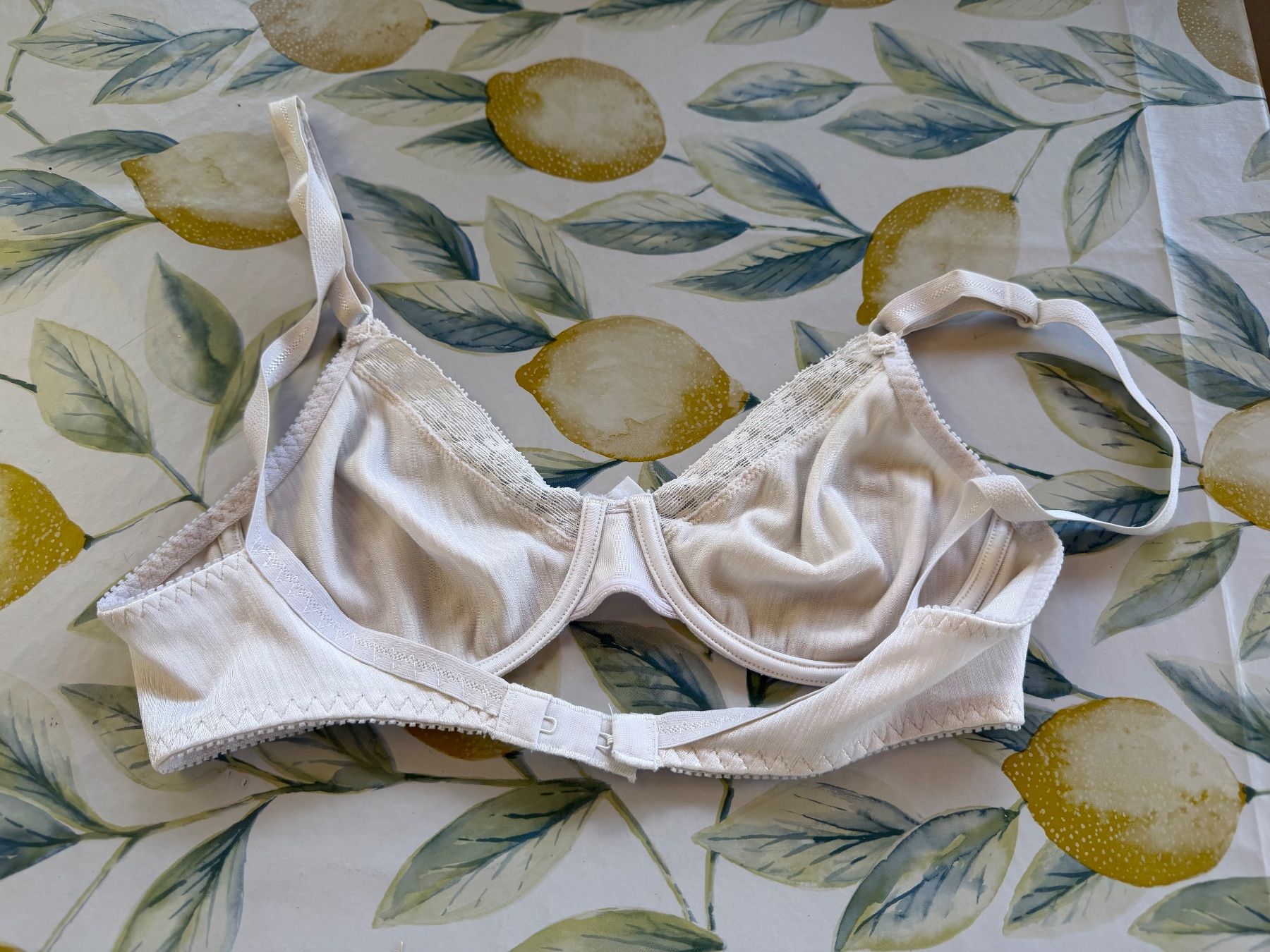 Altra biancheria intima: Wunderschöner, BH, mit Spitzen, Trägerlänge varia, Gr. 75B – Usato da Egg b. Zürich venduto da Mogli93 1