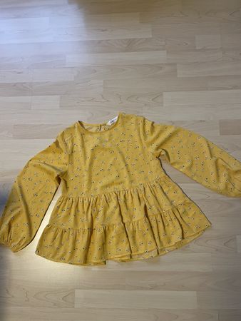 Schicke Bluse in Senfgelb mit Blumenmuster