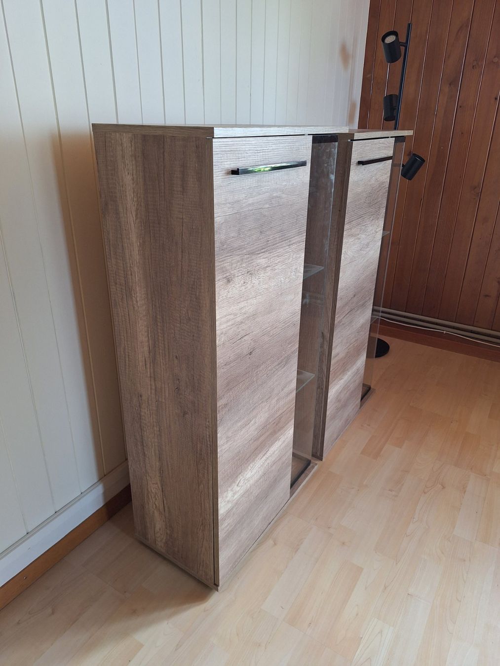 Cassettiere: Schöne Vitrine, Sideboard Nussbaum-Optik, 3 Teile – Usato da Neuenkirch venduto da LarsWaser 1