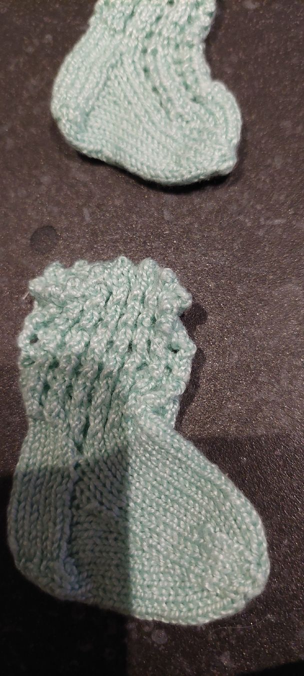 Bambole: 2 handgestrickte Puppensocken lindengrün neu – Nuovo (secondo la descrizione) da Muri AG venduto da nindo1 6