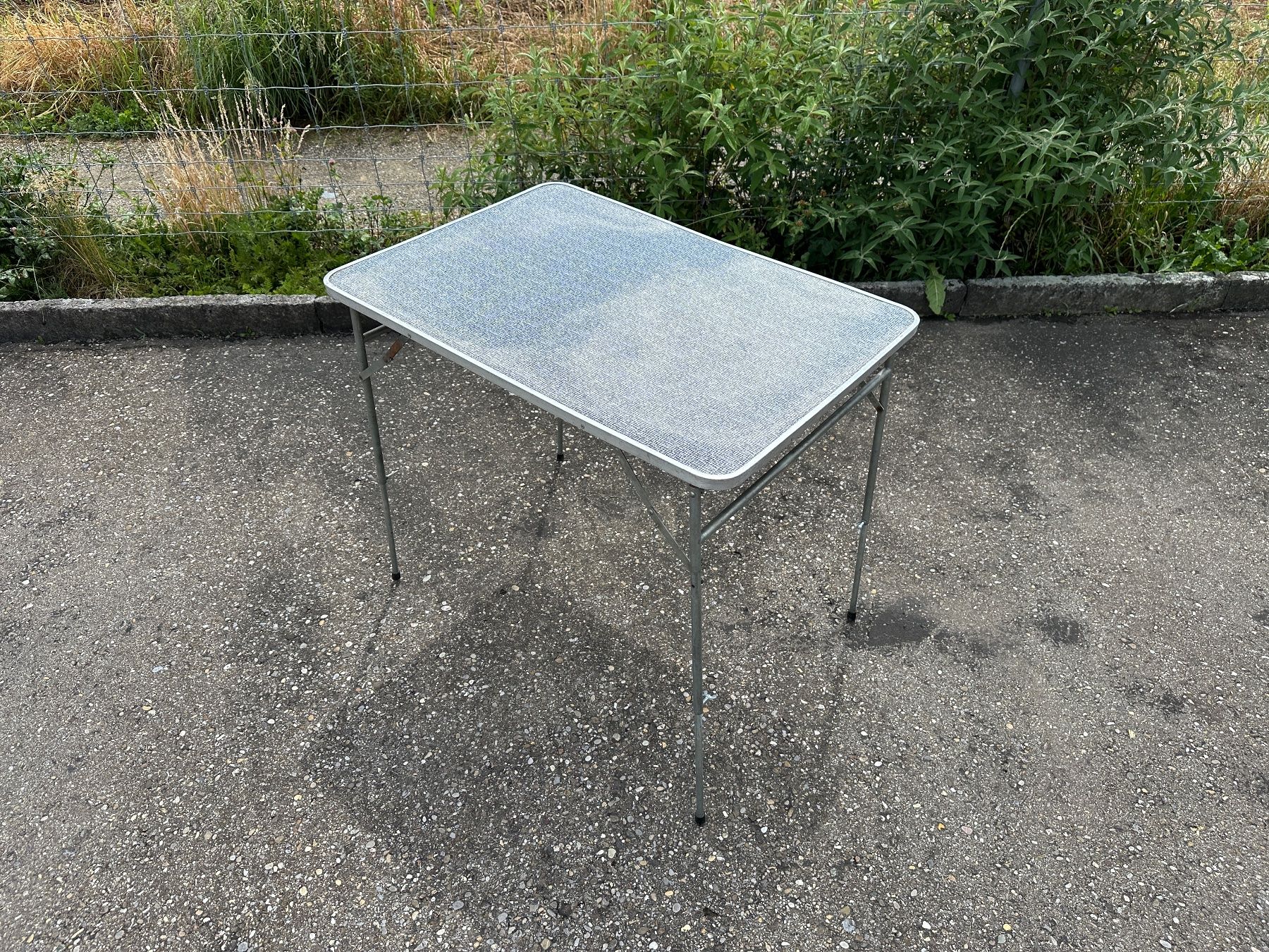 Tavoli: Vintage Camping Tisch / Klapptisch – Usato da Zürich venduto da frauflufelberg 2