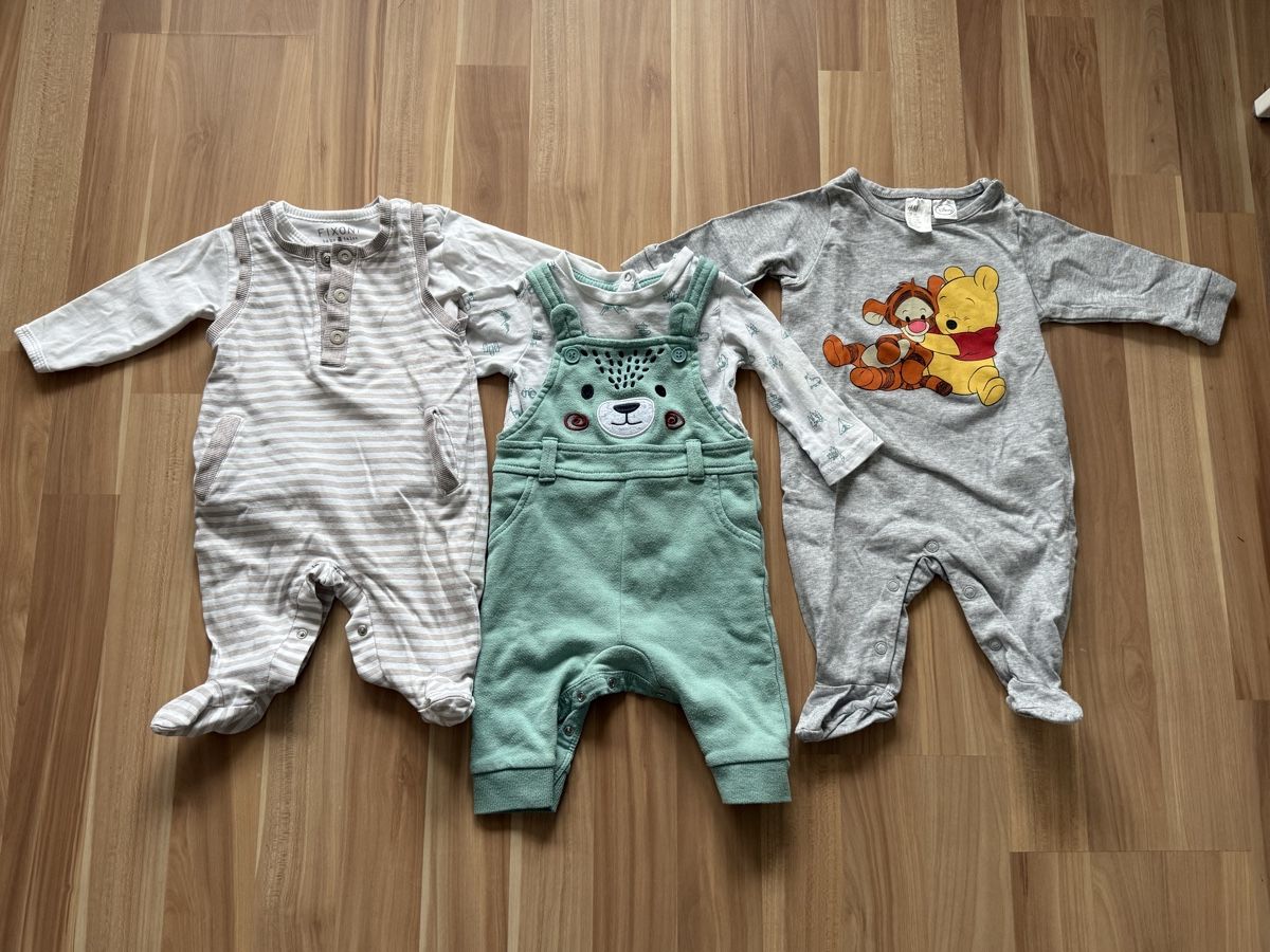 Kleiderpakete & -sets: Cute Baby Bodysuit Bundle Gr 68 - 9 pc - 3-6 Months – Gebraucht aus Unterengstringen von how_9ftb