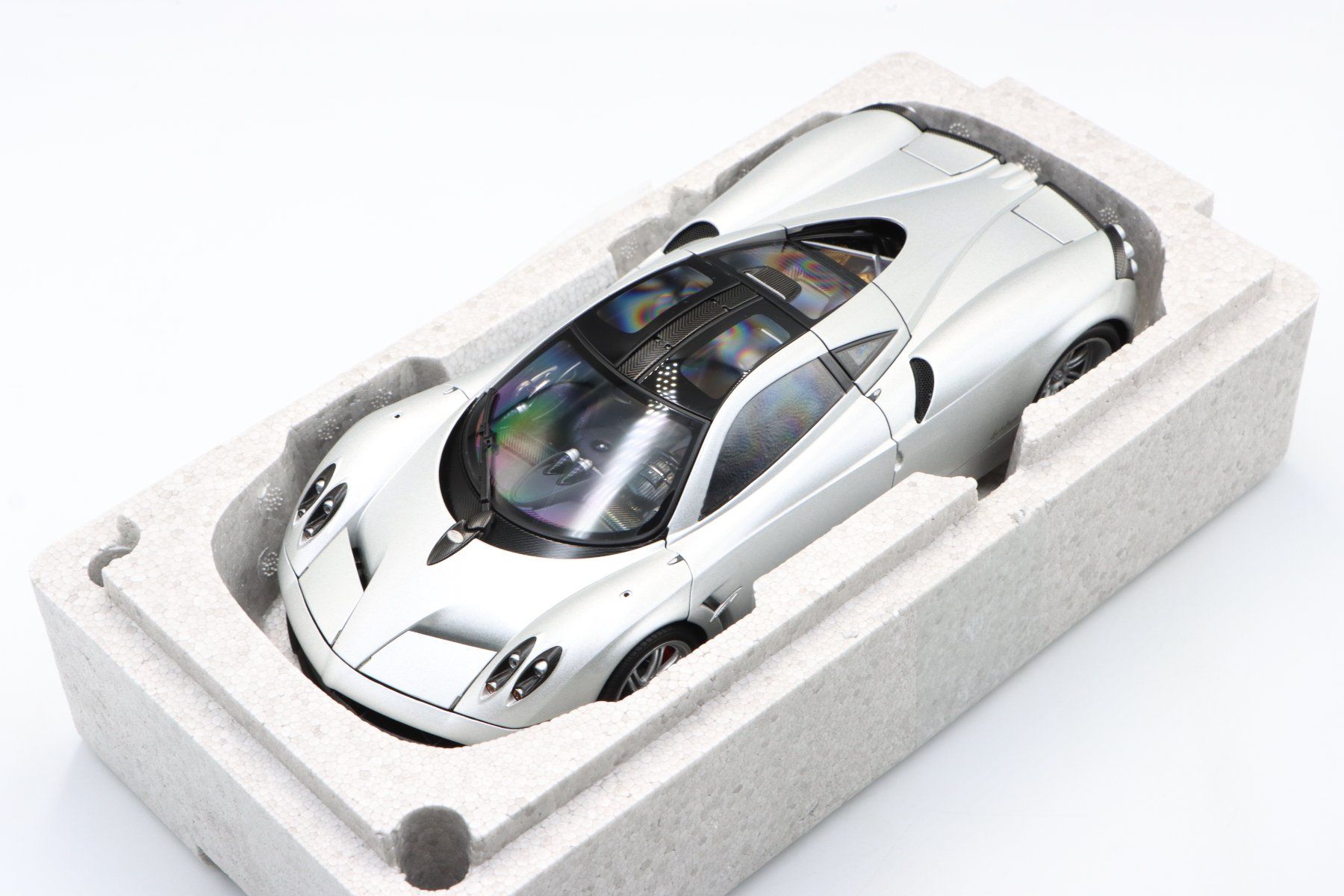 Autoart Modellautos: Pagani Huayra 2011 1:18 AutoArt – Neu und originalverpackt aus Bühl b.Aarberg von modelldiecast 4
