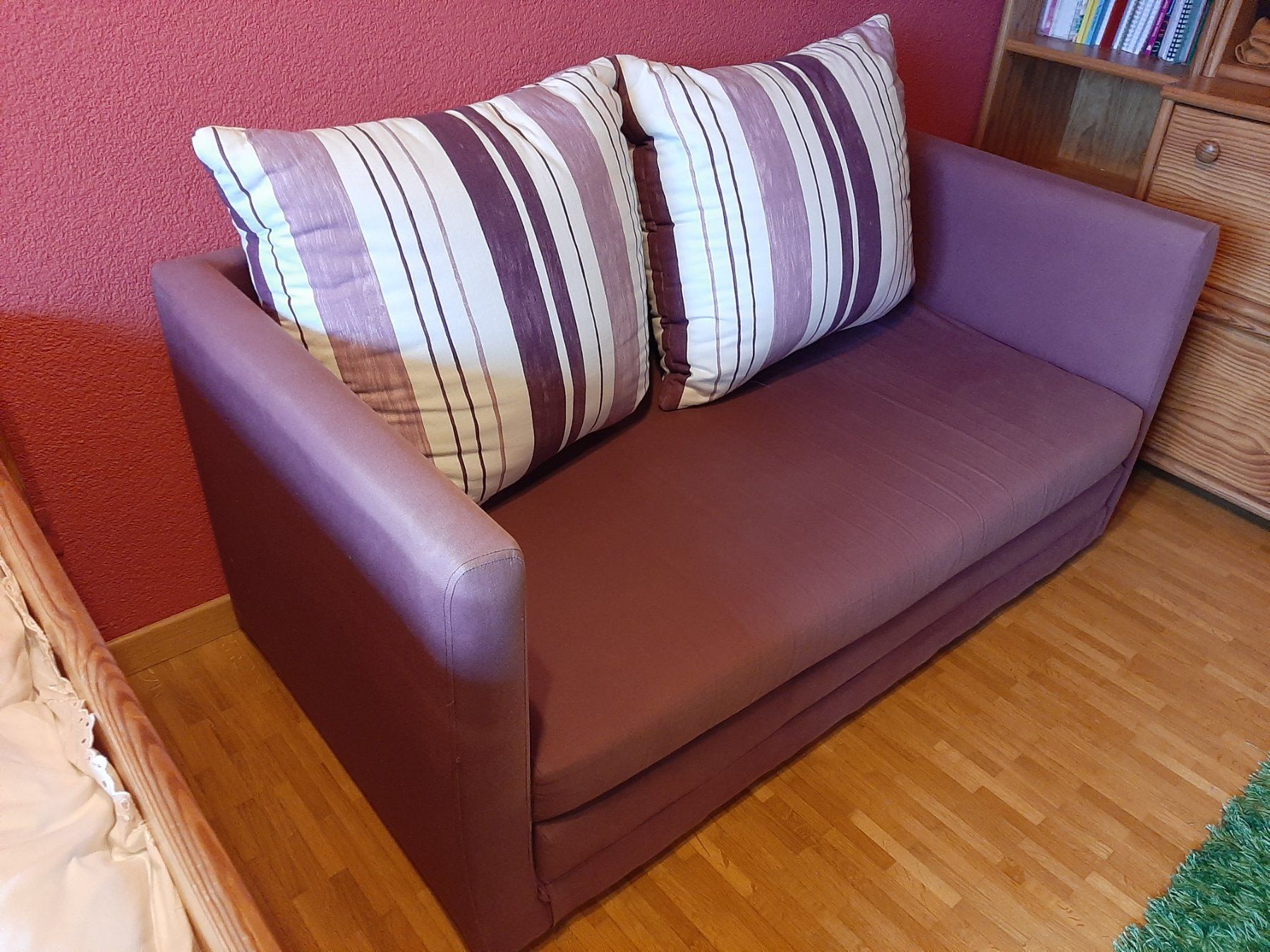 Micasa Cuscini: Zwei grosse Sofakissen violett/weiss – Usato da Oberlunkhofen venduto da dreihaselnuesse