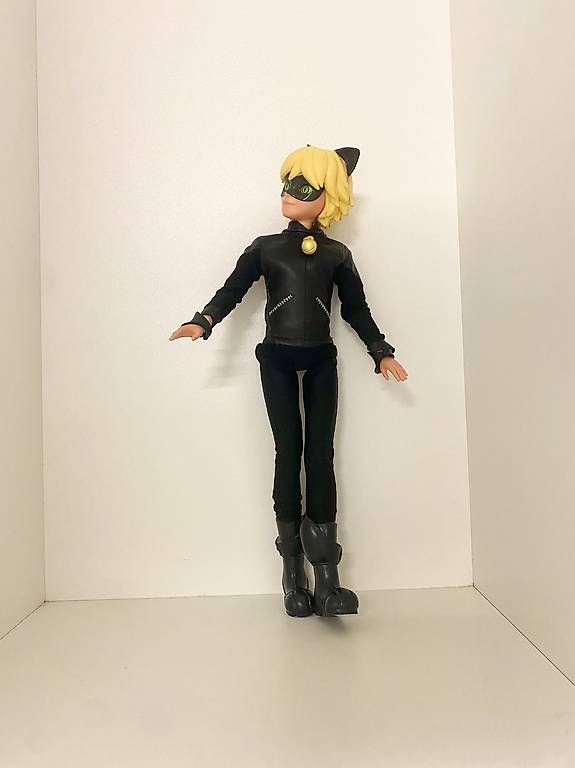 Puppen: Poupée Chat Noir ladybug- Miraculous – Gebraucht aus Colombier VD von Xzbit 1