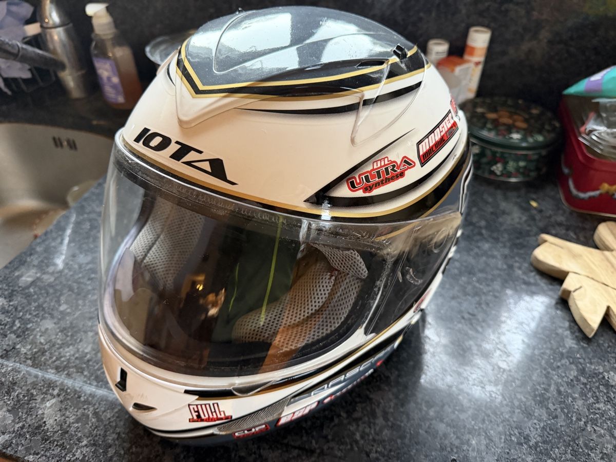 Helme & Visiere: Casque moto Iota taille S – Gebraucht aus Fribourg von J334455