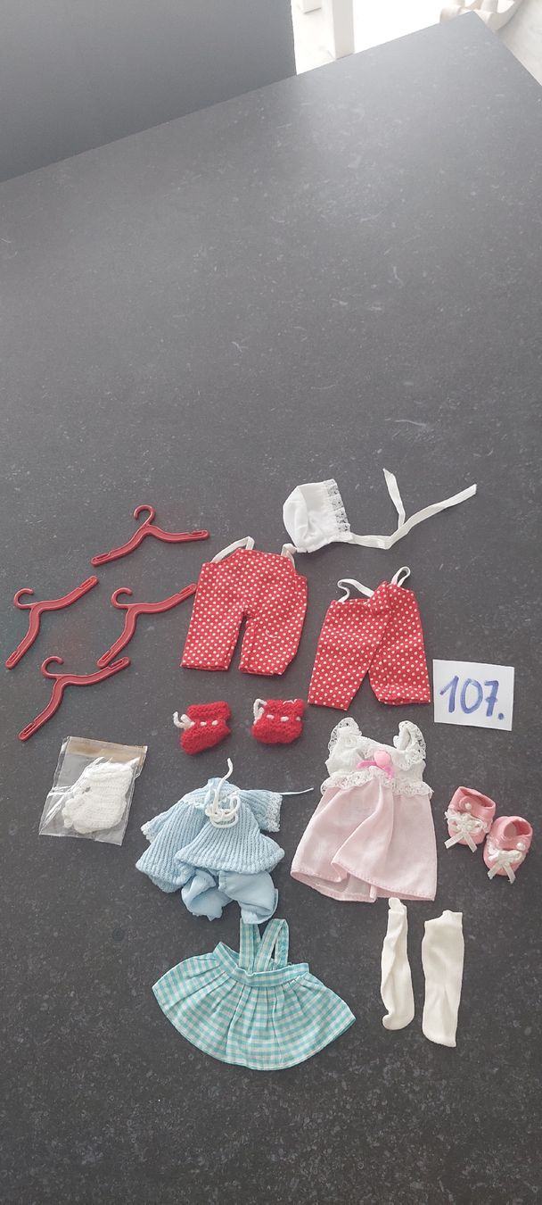 Bambole: Kleine Puppenkleidchen  – Usato da Muri AG venduto da nindo1