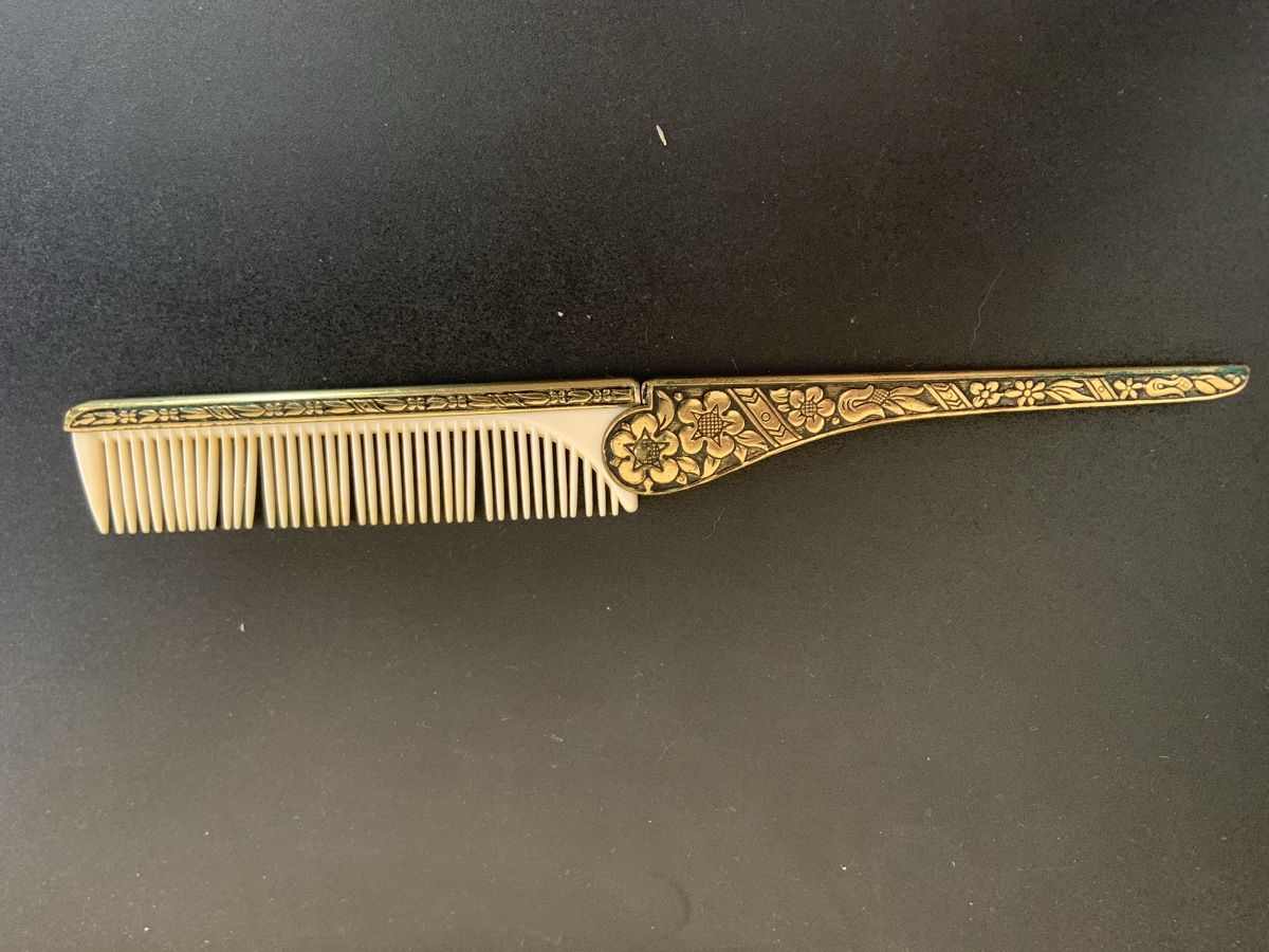 Sonstige Haarpflege: Vintage Klappkamm  – Gebraucht aus Riehen von 4dog 2