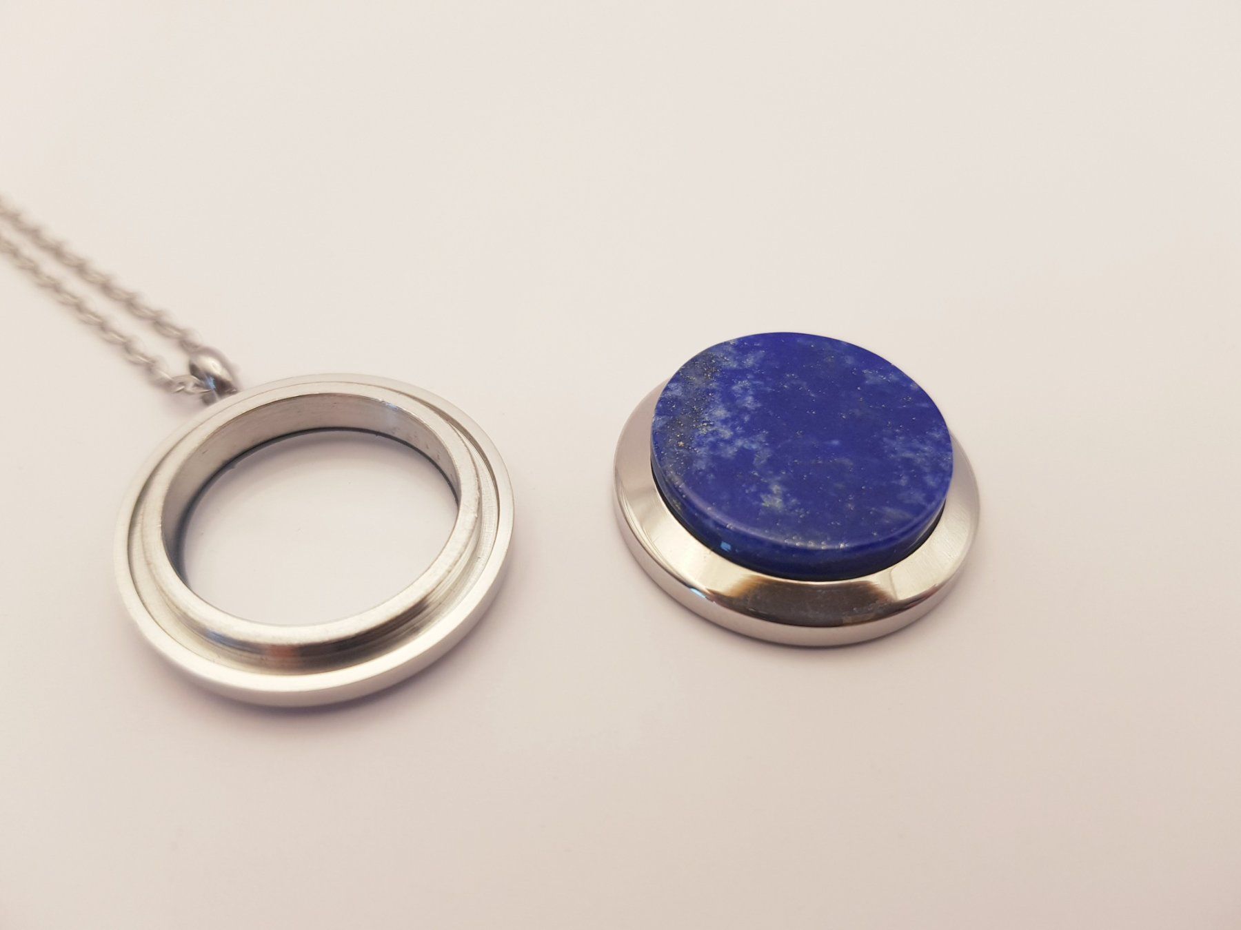 Ciondoli: Medaillon befüllbar - Lapislazuli – Nuovo e nell'imballaggio originale da Menziken venduto da Zyropa 1