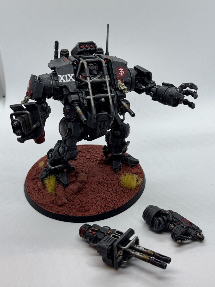 Spiele: Warhammer 40k Invictor Tactical Warsuit Model – Gebraucht aus Luzern von Re-Carnation 2