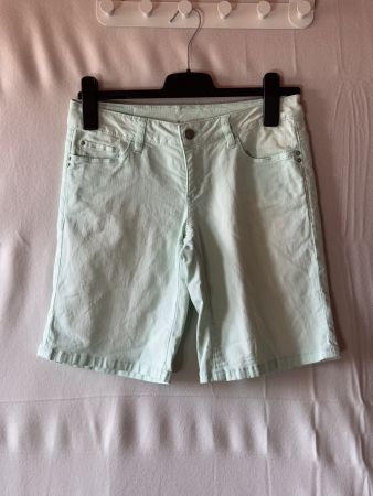 Kurze Jeans-Hose von Esprit Gr. S W 25