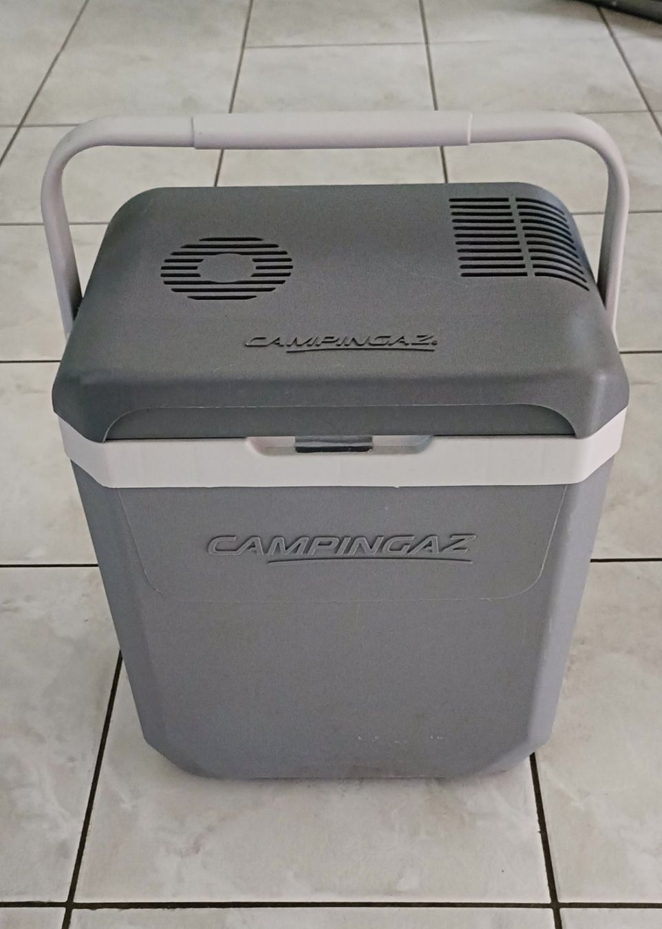 Campingaz Frigoriferi & Refrigeratori: Campingaz Powerbox Plus Kühlbox elektrisch 28L – Usato da Steinmaur venduto da Damberino