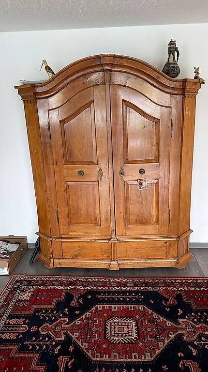 Schränke: Antiker Holzschrank – Gebraucht aus Langenthal von bar_2znq