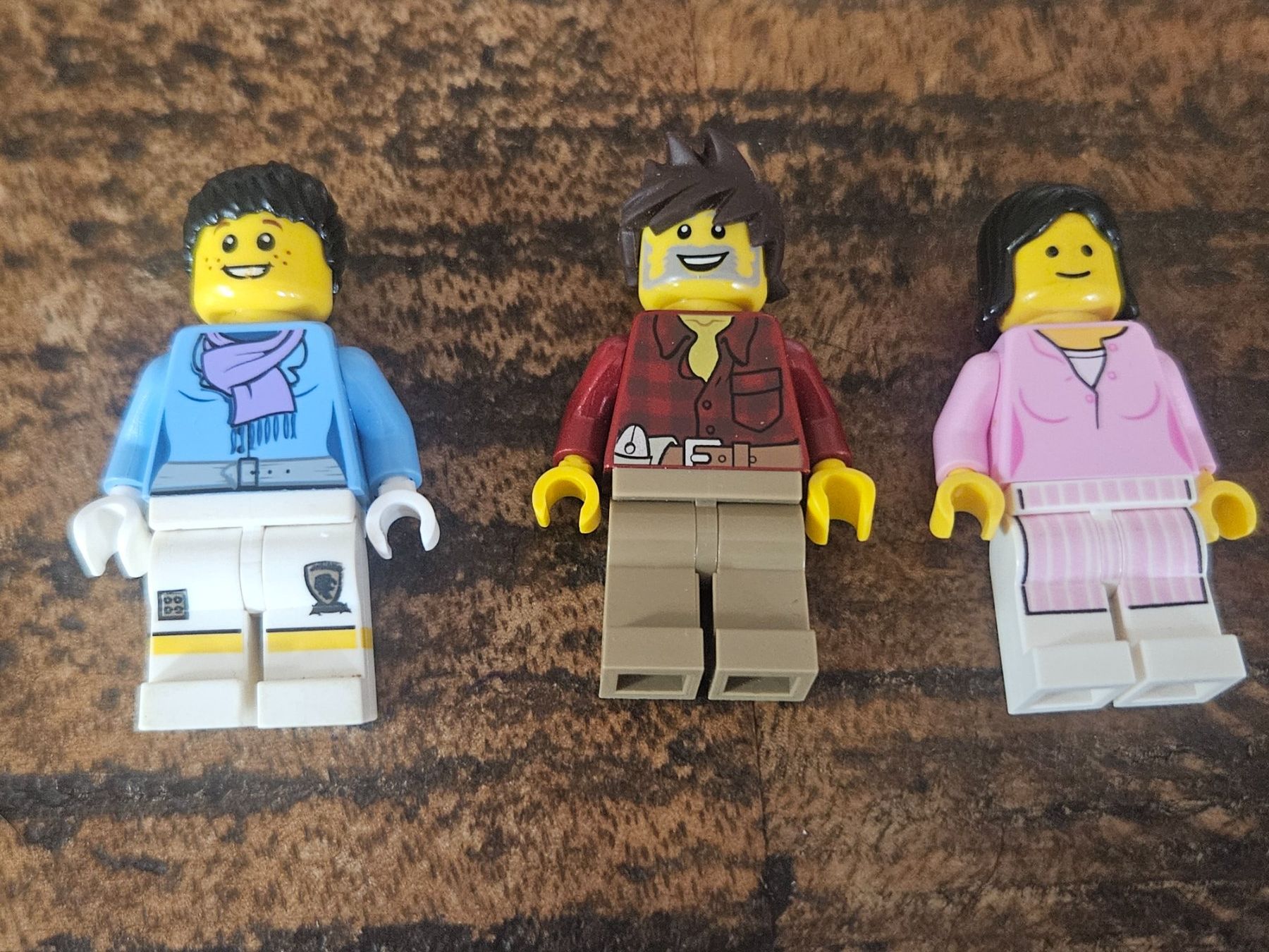 Lego Kit di costruzioni: lego lot de 3 figurines – Usato da Confignon venduto da Ecrofigs