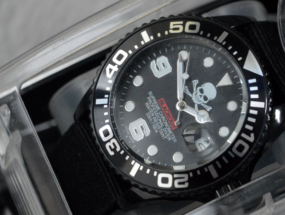 Armbanduhr Montre BLACKOUT Ocean Master Skull Series (Neuf avec