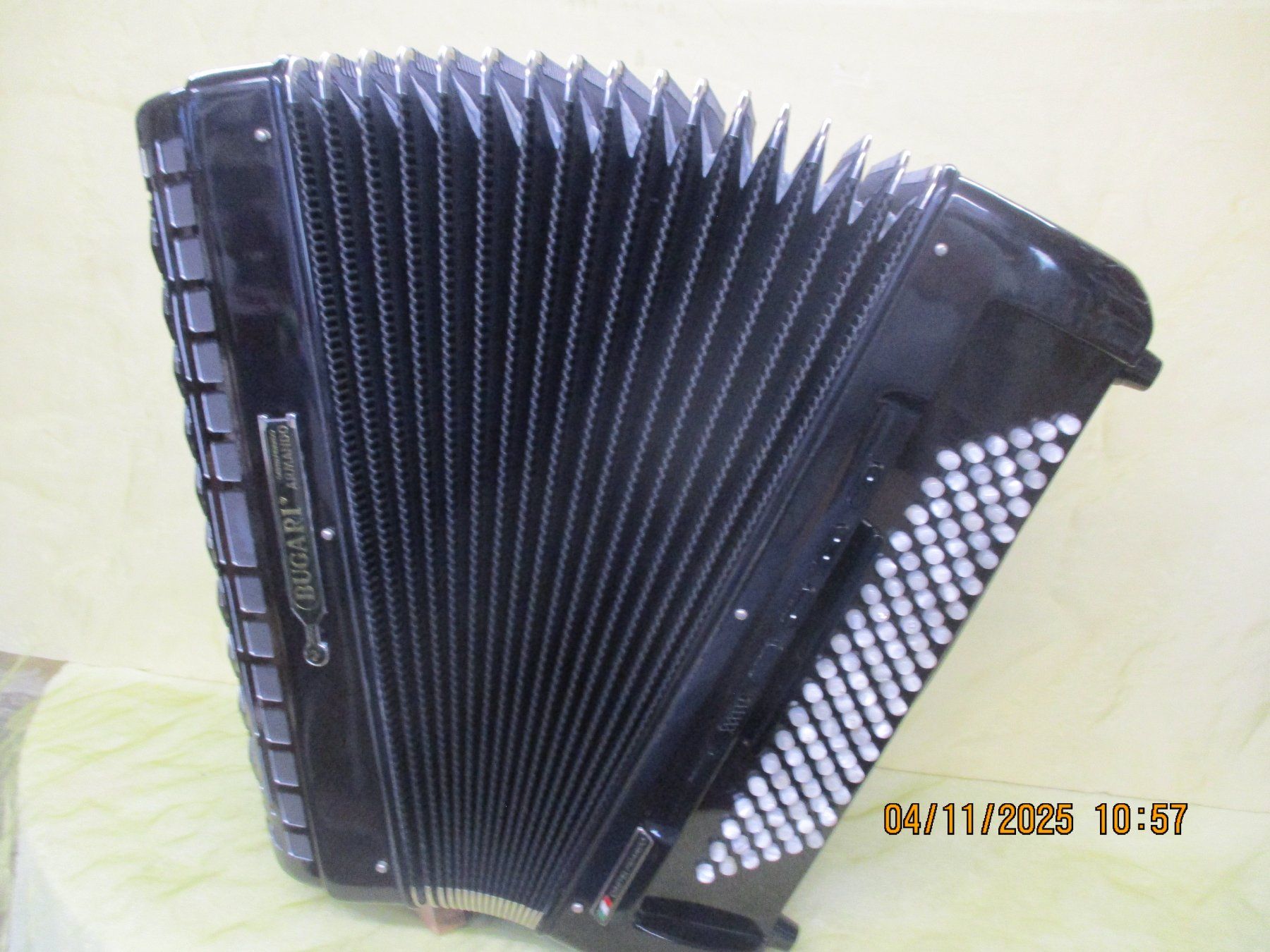 Strumenti musicali: Akkordeon Bugari/Accordia Converter – Usato da Jegenstorf venduto da Oktavio 3