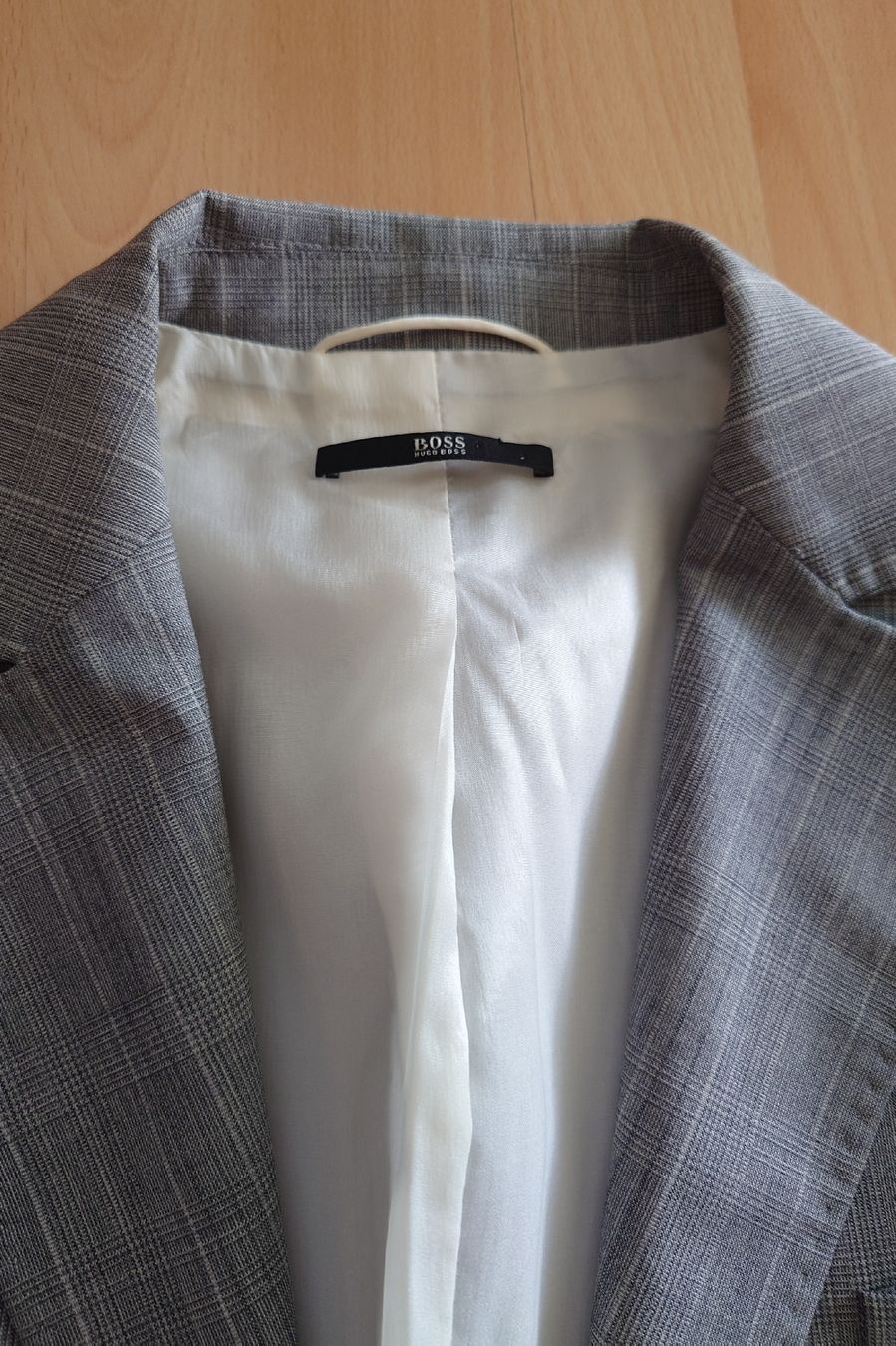 Anzüge & Kostüme: BOSS Anzug Damen 42  – Gebraucht aus Wauwil von Belton 3
