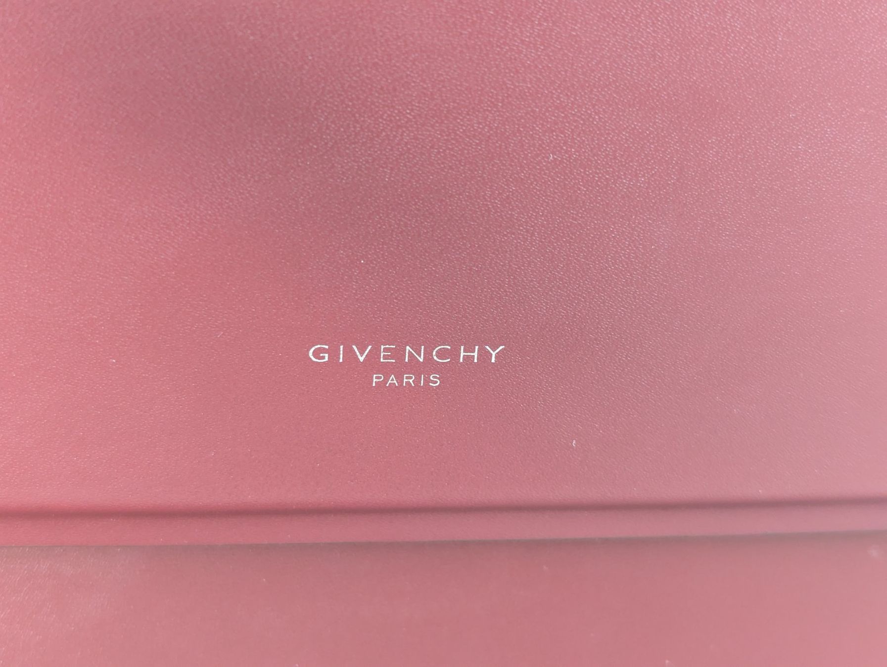 Givenchy Taschen für Damen: Givenchy Horizon Small Tasche Bordeaux – Gebraucht aus Seengen von sam_x5tk 4