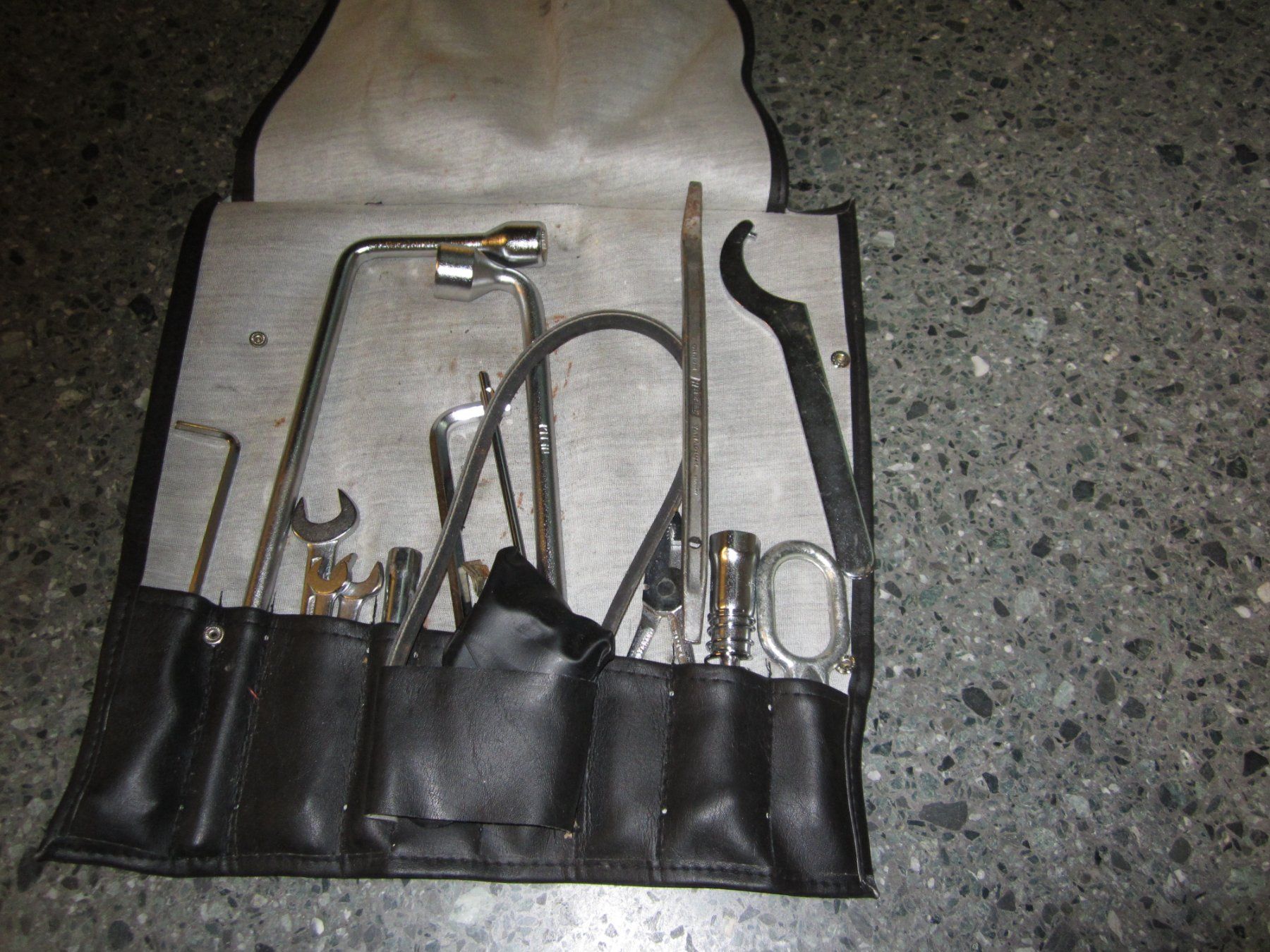 Porsche Tutti pezzi di ricambio auto: Porsche 911 G-Modell original  Werkzeugtasche Toolkit – Usato da Dietikon venduto da exclusive-cars-ag