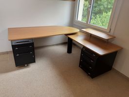 Schreibtisch / Bürotisch