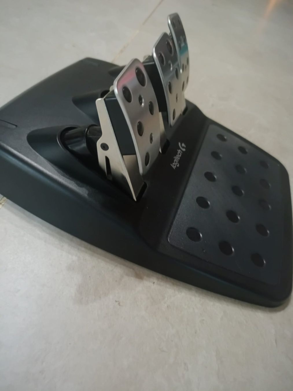 Spiele: Volante e pedaliera Logitech g29 – Gebraucht aus Monteggio von van_2cdv 3