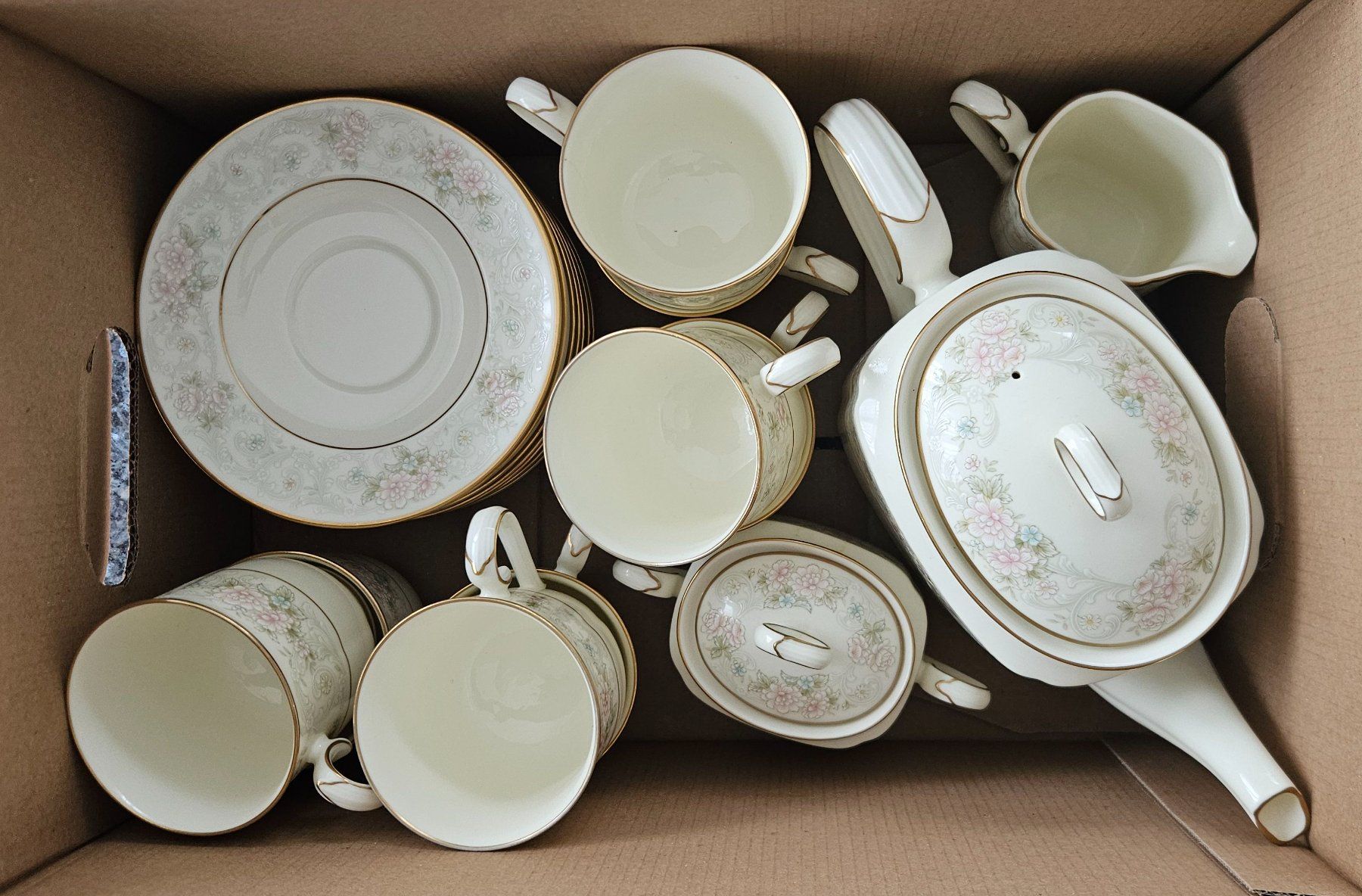 Noritake Set di piatti: Noritake Bone China Japan 9722 Willowbrook Tee Service – Usato da Henau venduto da Telesto 5