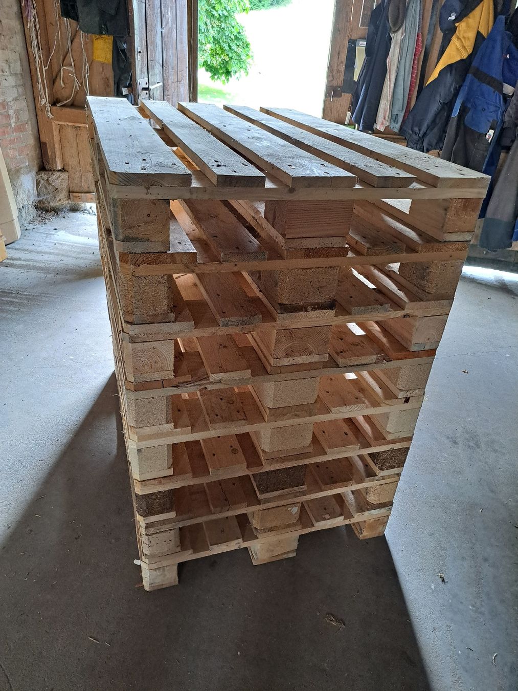 Pallets: 8 stk Europaletten  – Usato da Morens FR venduto da Kiscica