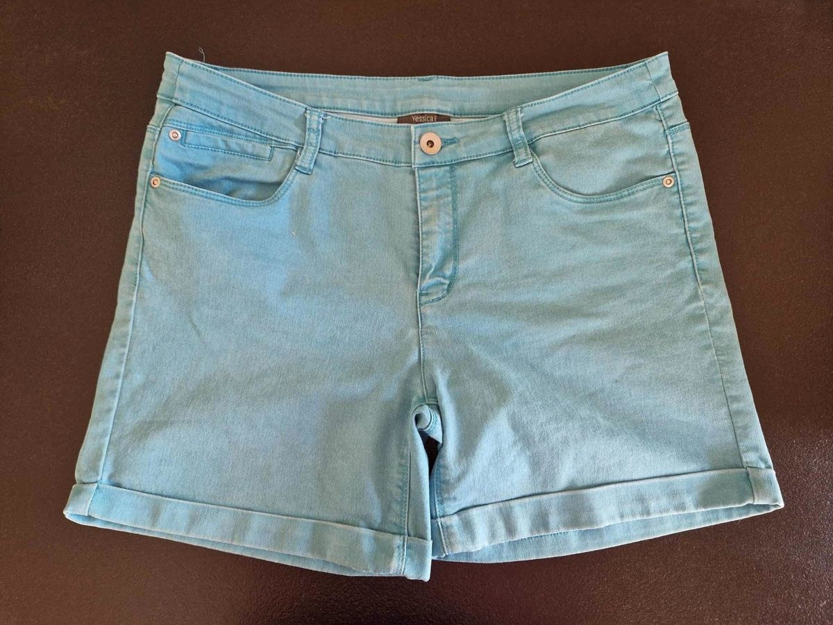 C&A Pantaloni: JeansShorts, Grösse 42, neu – Nuovo (secondo la descrizione) da Hittnau venduto da Katzenherz 1