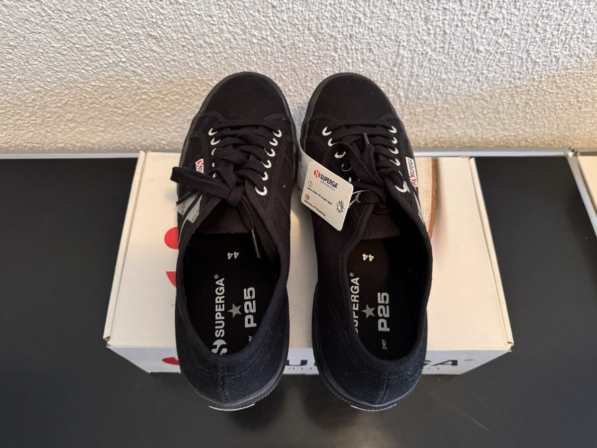 Superga Herrenschuhe: Sneakers von Superga, Grösse 44, neu – Neu und originalverpackt aus Wilderswil von Renaissance1 7