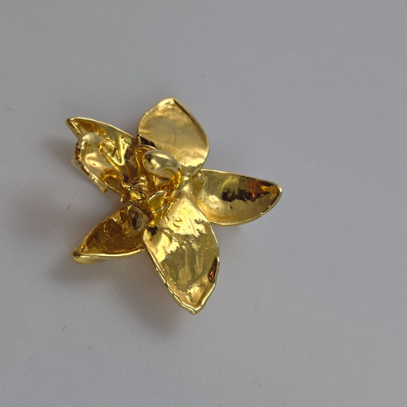 Spille & Fermagli: Kleine goldfarbene Brosche oder Anhänger    652 – Usato da Wald ZH venduto da Martin79 1