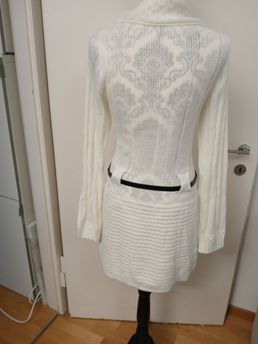 Vestiti: Weisses Strickkleid Gr. L mit Gürtel elegant – Nuovo (secondo la descrizione) da Glattbrugg venduto da fin_66d8 3