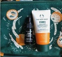 The Body Shop Vitamin C Set mit Tasche, Glow Neu