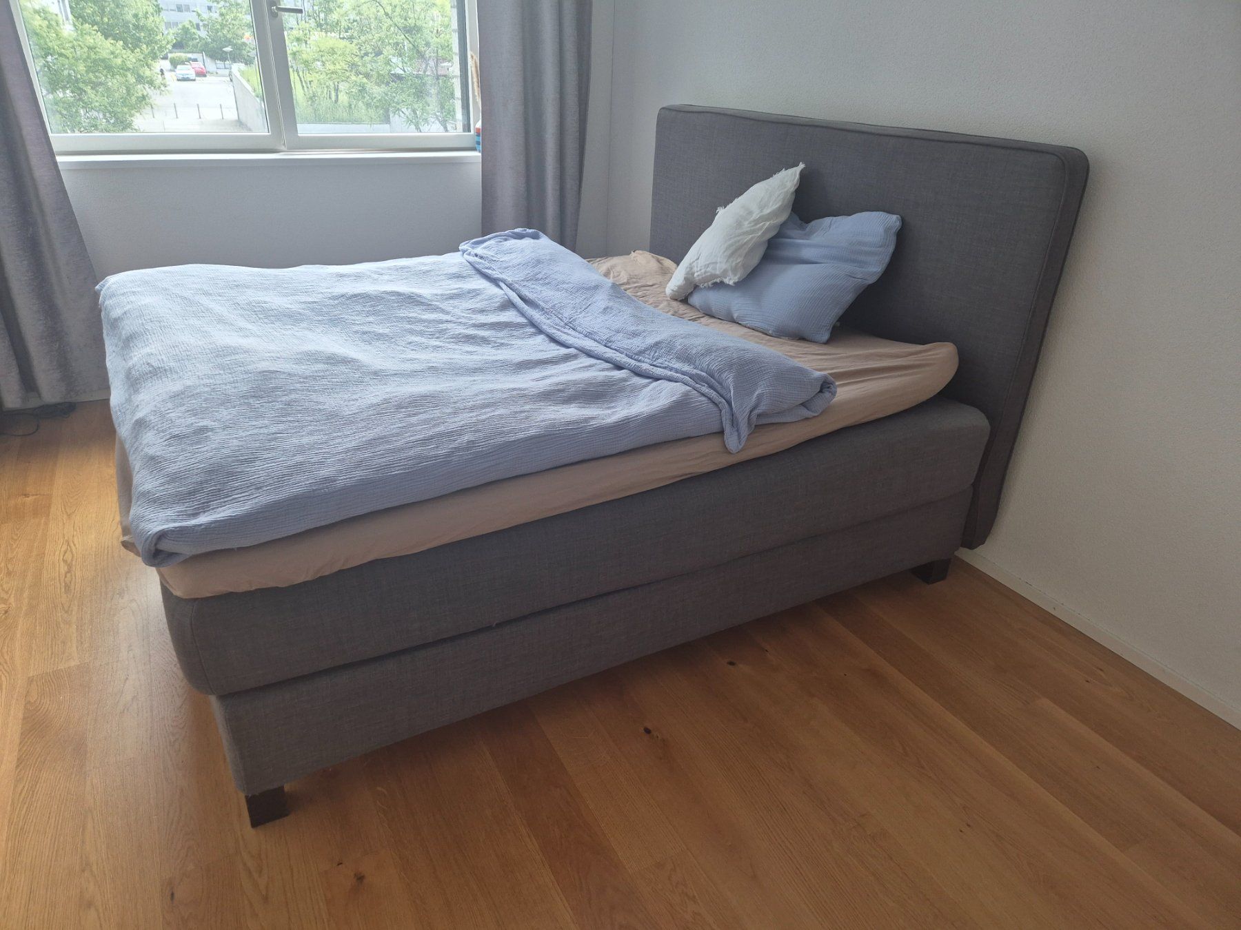 Letti: Boxspring Bett 1.8m – Usato da Winterthur venduto da festive