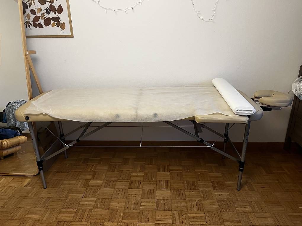 Dispositivi per massaggi: Massage table, used only a few times at home – Usato da Bern venduto da mad_fn5b 2