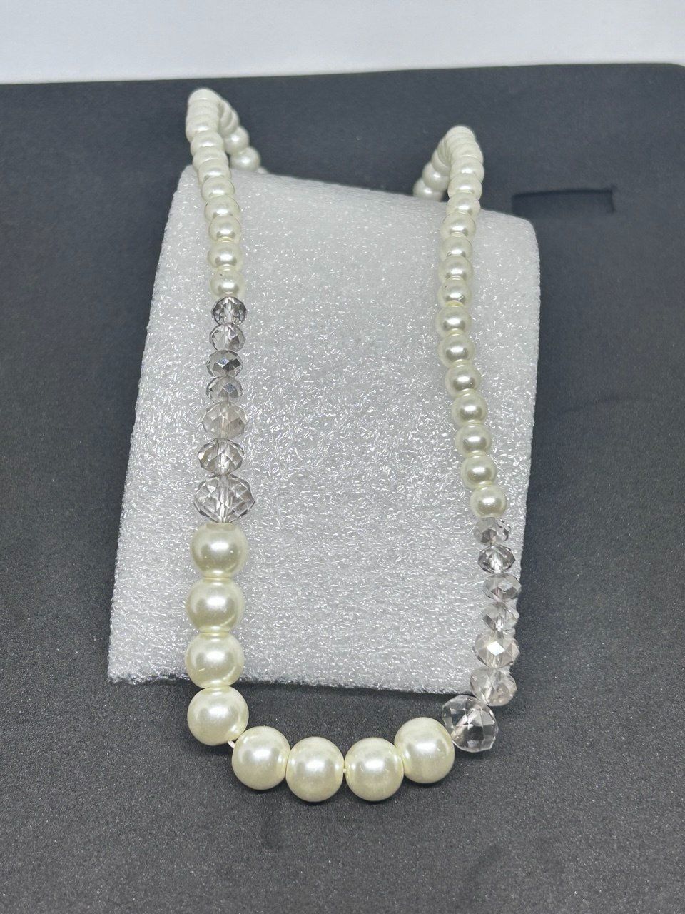 Catenine: Collana girocollo 52 cm con perle bianche e cristalli 52 cm – Usato da Giubiasco venduto da LorisVale 4
