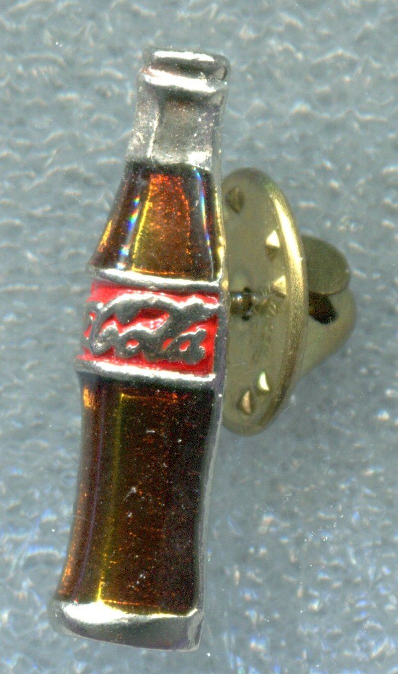 Coca-Cola Plaketten & Abzeichen: Coca Cola  3D  Flasche – Gebraucht aus Winterthur von Sammleroase
