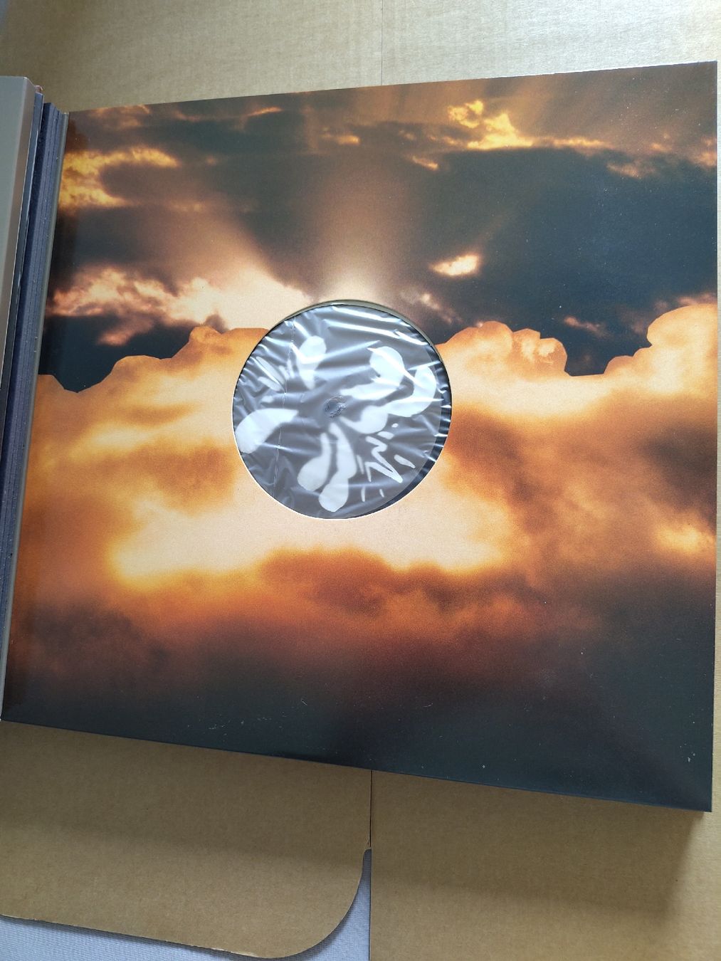 Dischi in vinile: Oasis - Dig Out Your Soul 4xLP Boxset – Usato da Büsserach venduto da Bey23 3