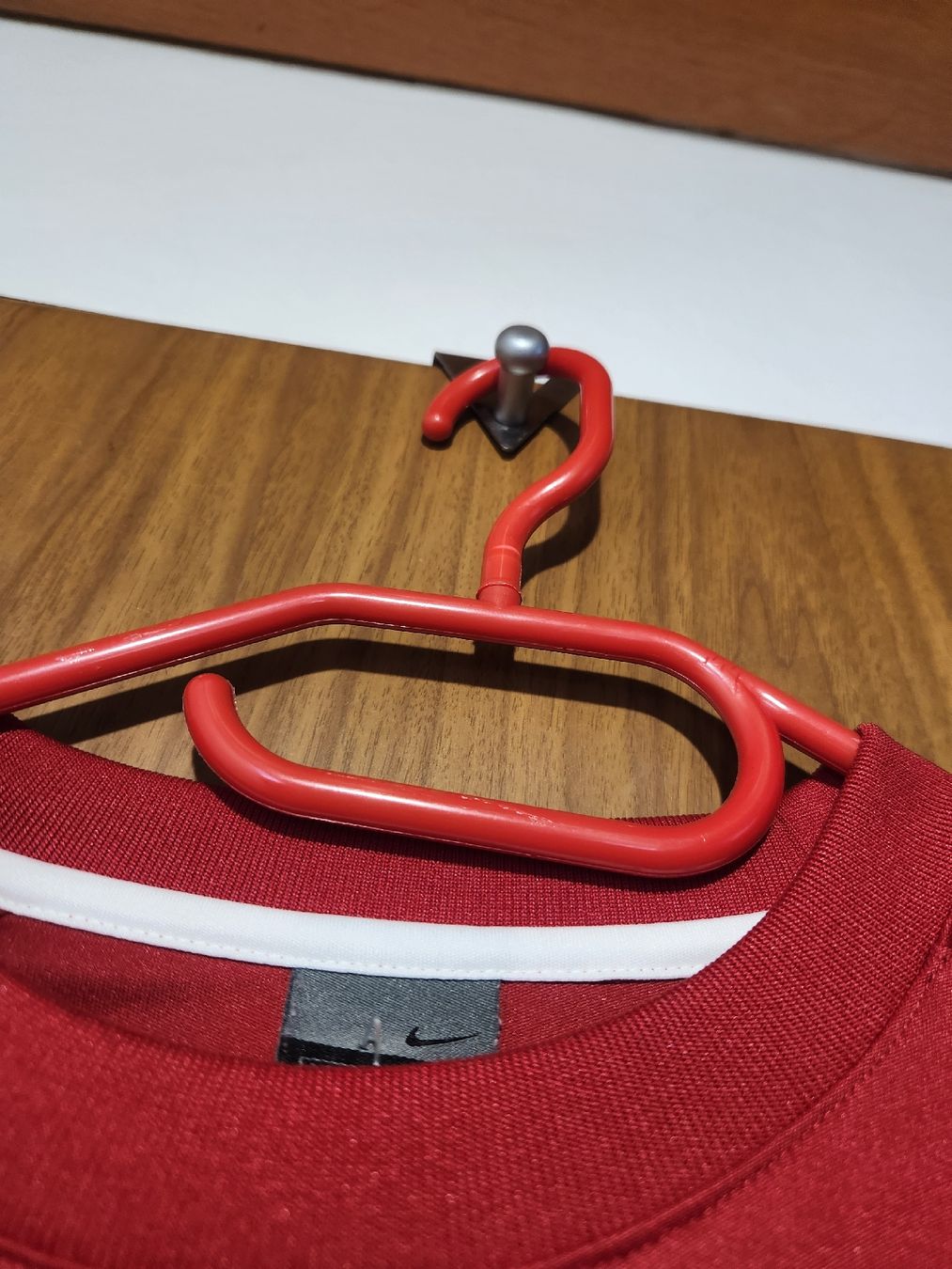 Nike T-shirt: T-shirt Nike rouge taille L  – Usato da Niedergösgen venduto da Eva2410 6