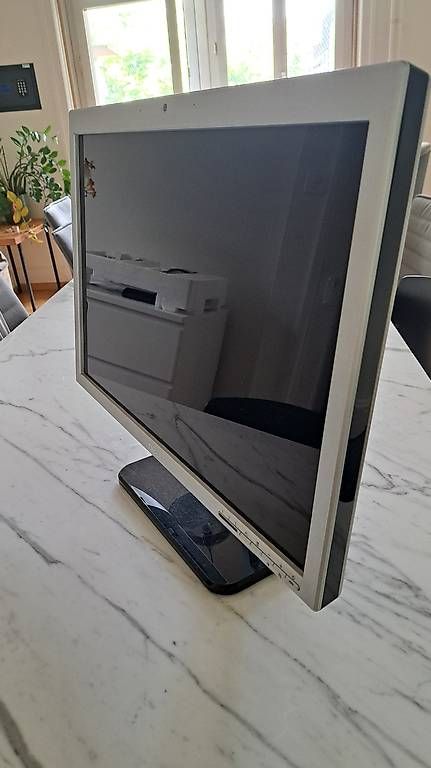 Dell Monitor: Dell 22" Monitor mit Webcam  SP2208WFP – Usato da Basel venduto da Phillip_G