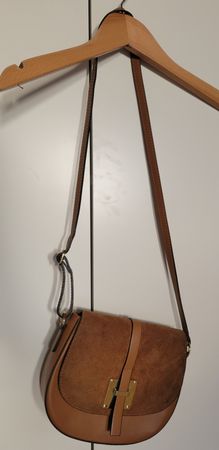 Sac à bandoulière cuir marron   22x18cm Victor Hugo